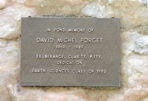 Cast bronze outdoor memorial plaque